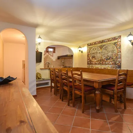 Casa vacanze Cozy In With Outdoor Swimming Pool