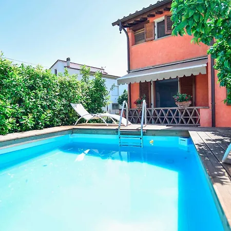 Cozy In With Outdoor Swimming Pool * Massarosa