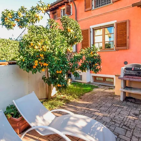 Holiday home Cozy In With Outdoor Swimming Pool